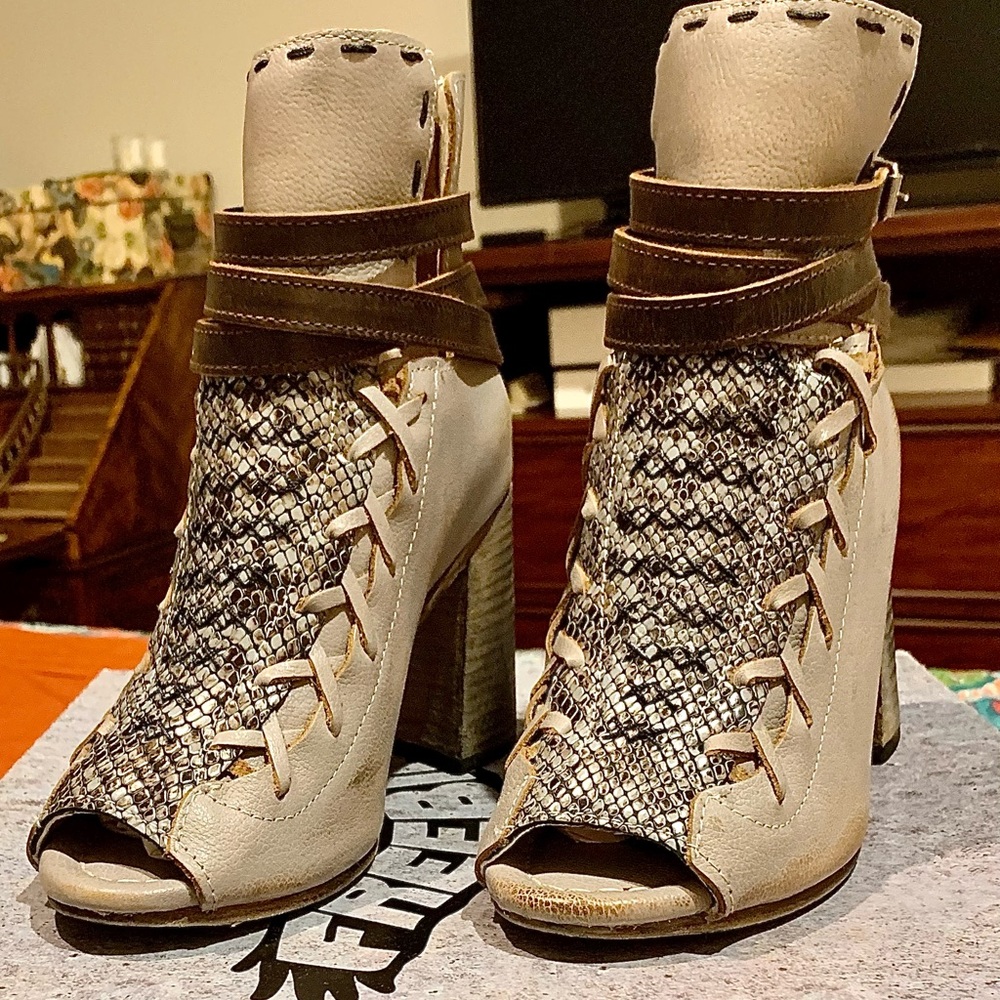 Freebird by Steven Eagle size 8!